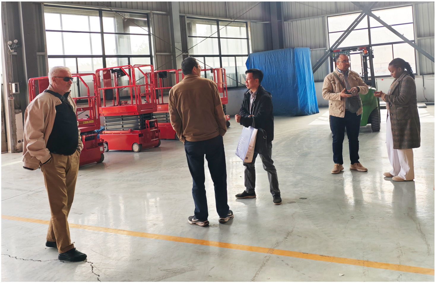 An Algerian Client Delegation Visits Zhejiang Wizplus Smart Equipment Ltd and Praises for the safety and advanced technologies of lift platforms